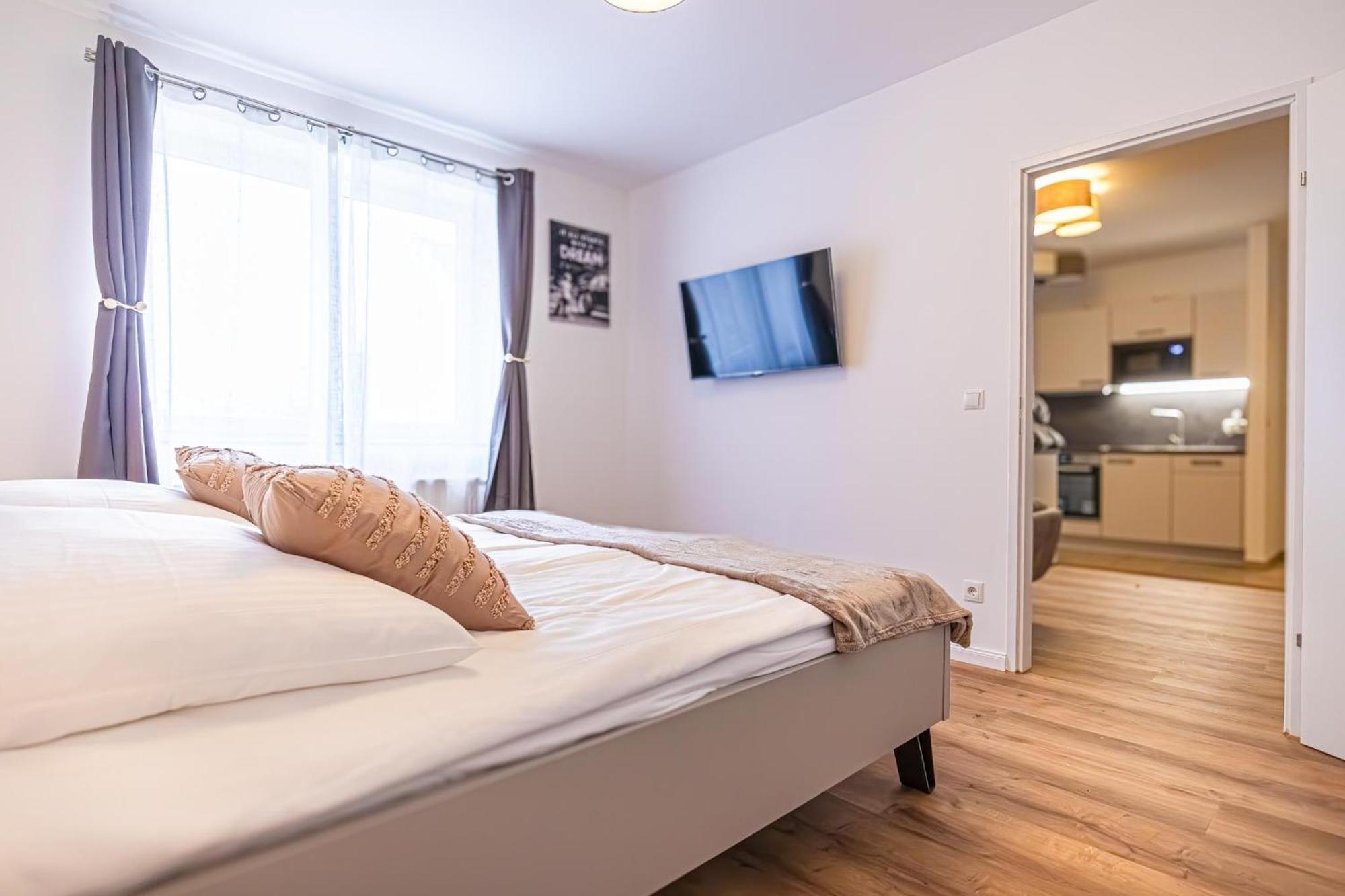 Charming 1Br And 1Lr Apt Modern Design Donaustadt Viena Exterior foto