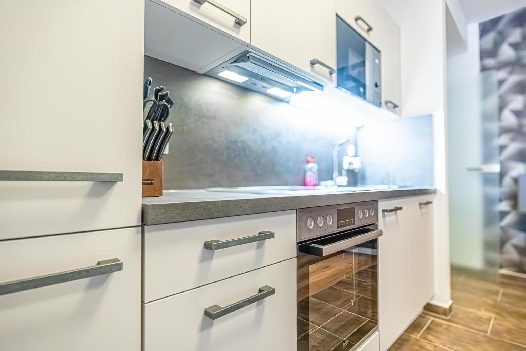 Charming 1Br And 1Lr Apt Modern Design Donaustadt Viena Exterior foto
